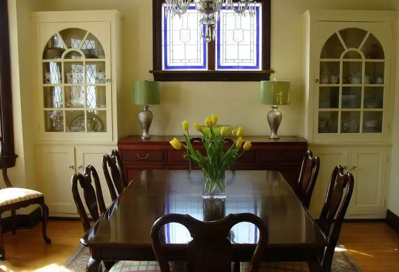 Robinsong Bed And Breakfast