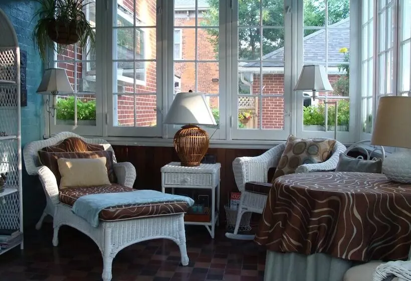 Robinsong Bed And Breakfast