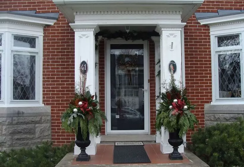 Robinsong Bed And Breakfast