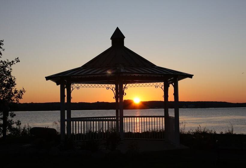 Tucked Inn The Harbour Bed & Breakfast