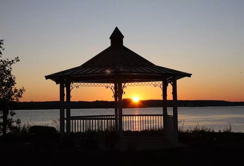 Tucked Inn The Harbour Bed & Breakfast