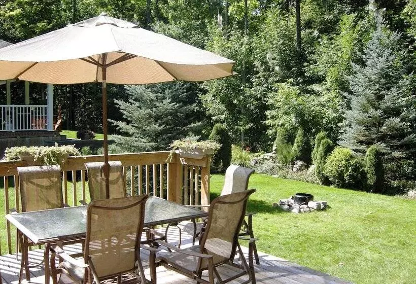 Tucked Inn The Harbour Bed & Breakfast