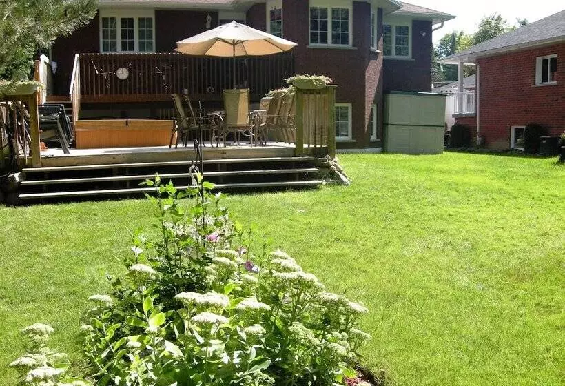 Tucked Inn The Harbour Bed & Breakfast