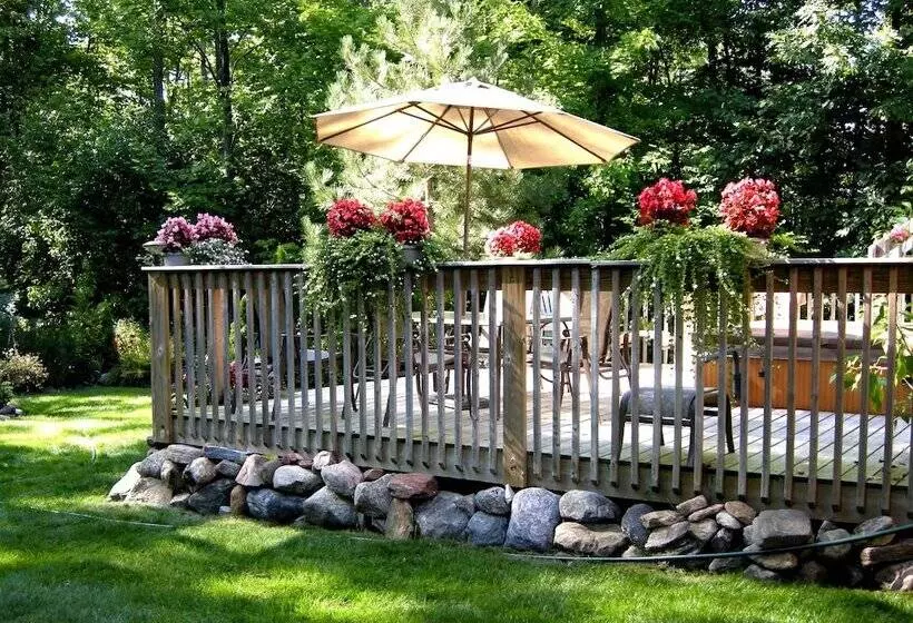 Tucked Inn The Harbour Bed & Breakfast