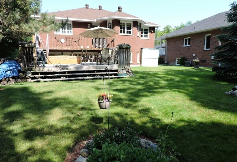 Tucked Inn The Harbour Bed & Breakfast