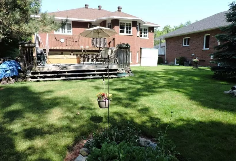 Tucked Inn The Harbour Bed & Breakfast