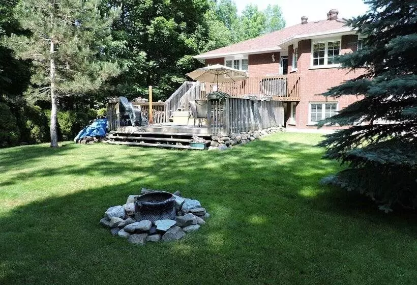 Tucked Inn The Harbour Bed & Breakfast