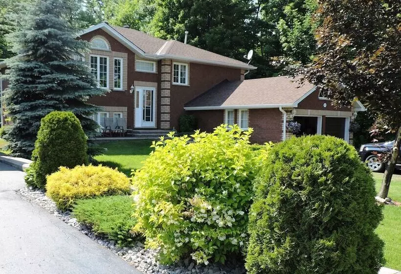 Tucked Inn The Harbour Bed & Breakfast