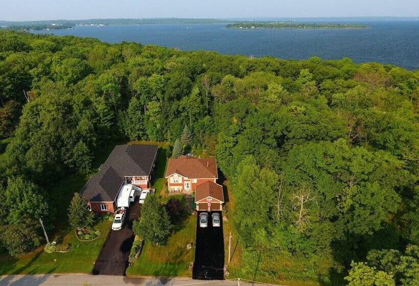 Tucked Inn The Harbour Bed & Breakfast