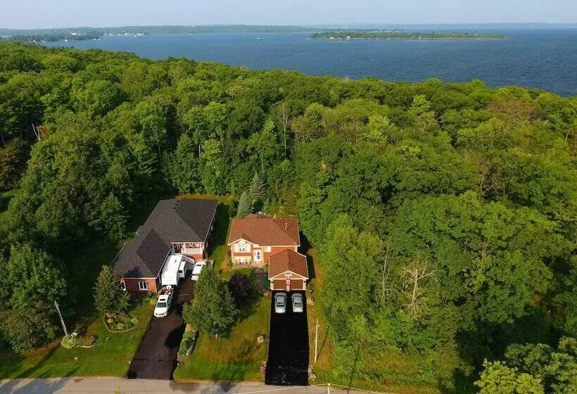 Tucked Inn The Harbour Bed & Breakfast