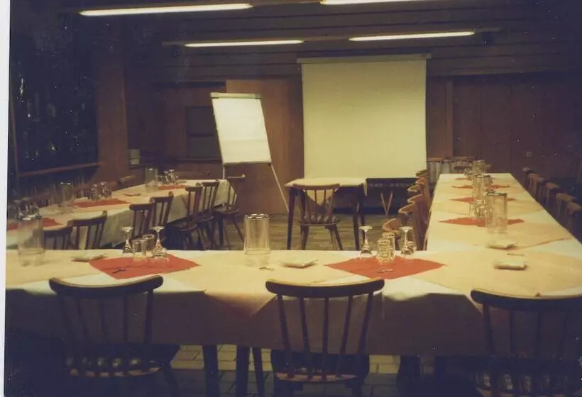 هتل Am Dreienberg