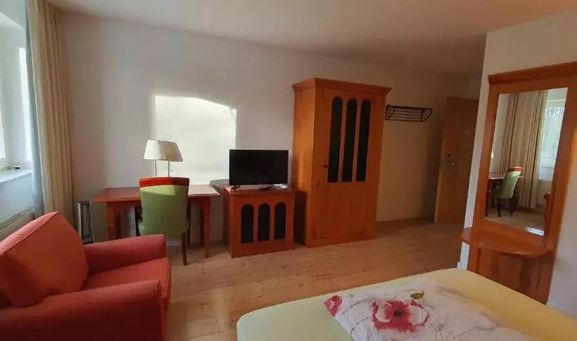 בית מלון כפרי Flörsheimer Hof