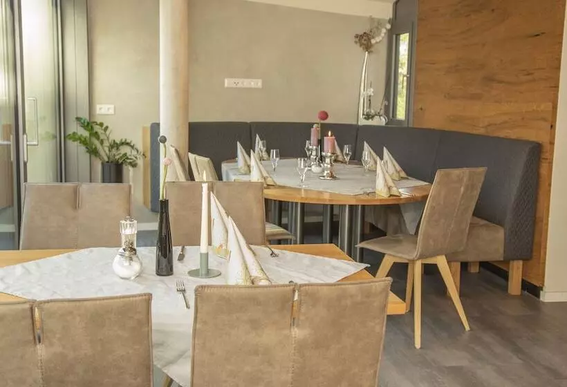 Отель Gasthof Zum Goldenen Lamm