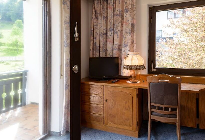 Hotelli Schwarzwald Schäfer