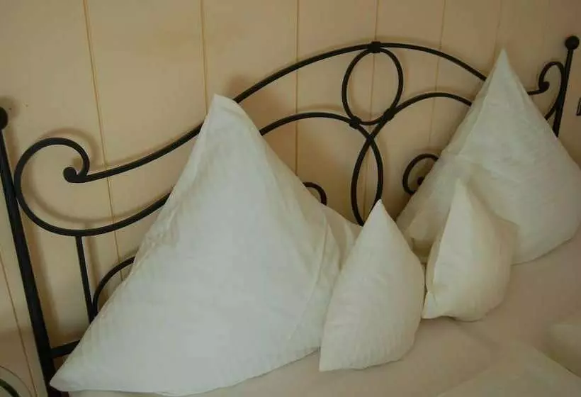 Отель Zur Linde