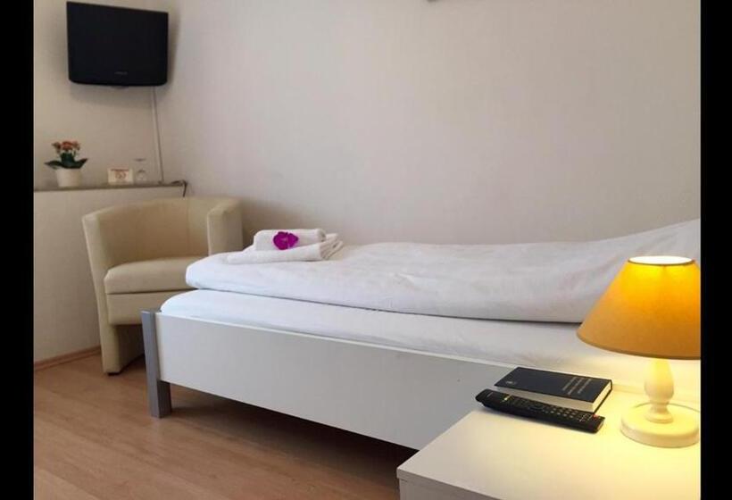 פנסיון Zum Erbacher Hof