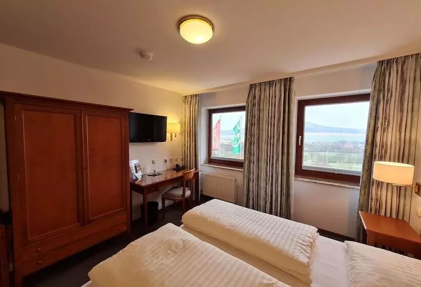 Waldquelle Baumhaushotel Aerzen