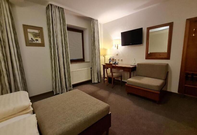 Waldquelle Baumhaushotel Aerzen