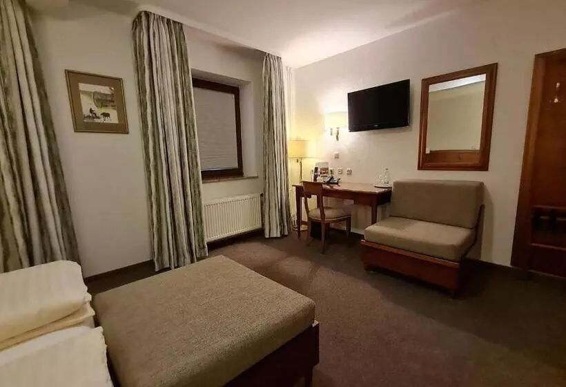 Waldquelle Baumhaushotel Aerzen