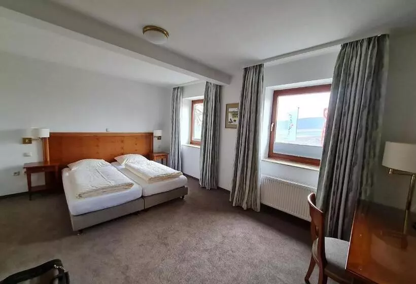 Waldquelle Baumhaushotel Aerzen