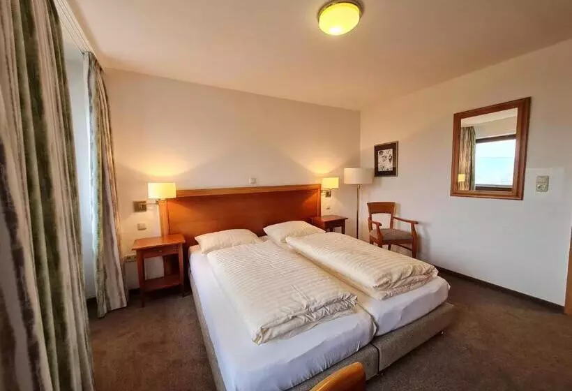 Waldquelle Baumhaushotel Aerzen