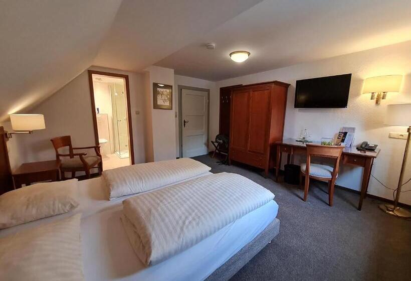 Waldquelle Baumhaushotel Aerzen