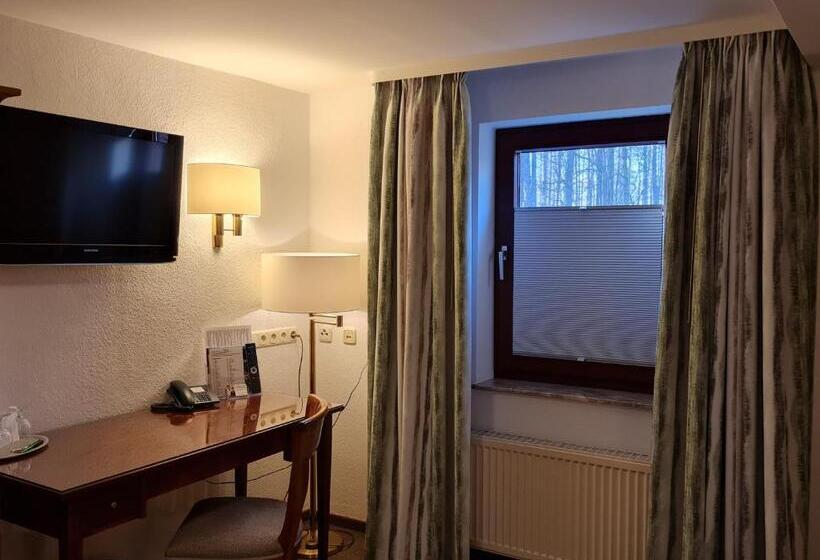 Waldquelle Baumhaushotel Aerzen