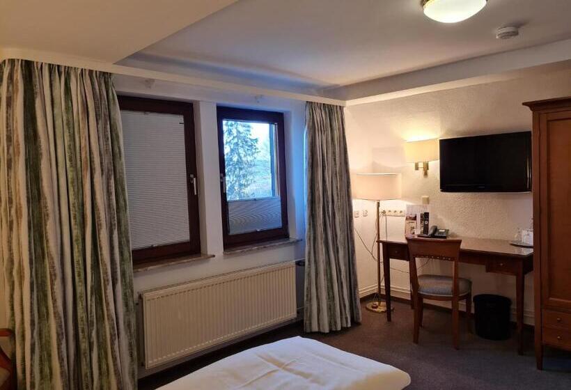 Waldquelle Baumhaushotel Aerzen