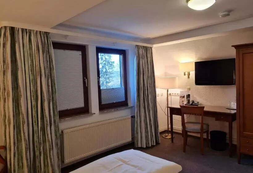 Waldquelle Baumhaushotel Aerzen