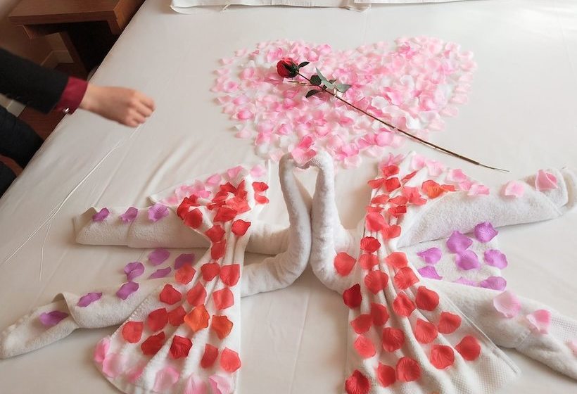 East Queen Hotel Zhong Shan Road