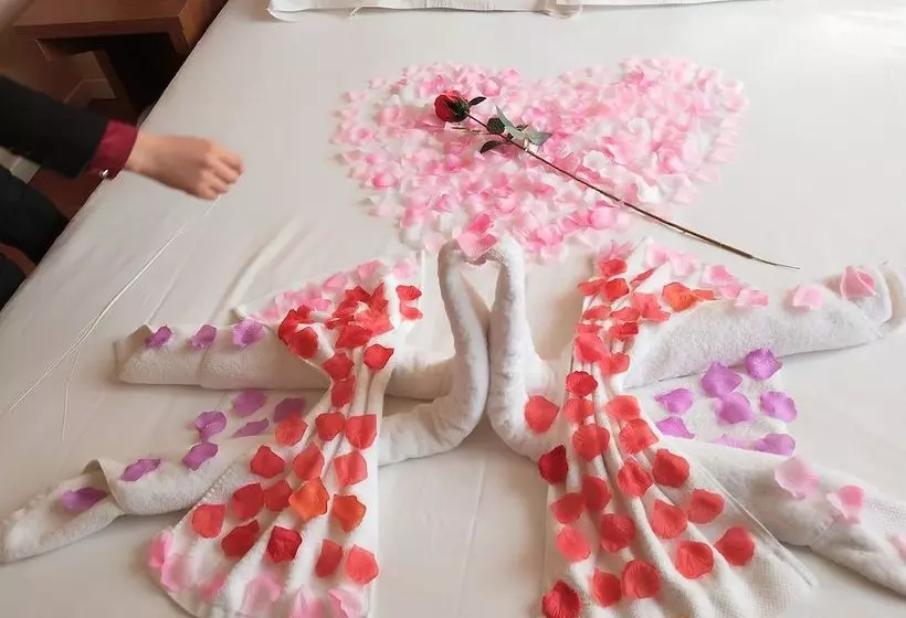 East Queen Hotel Zhong Shan Road