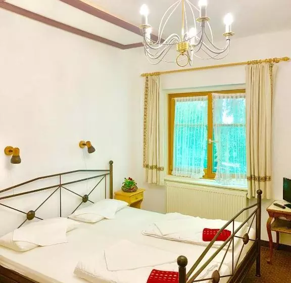 Hostel 2962