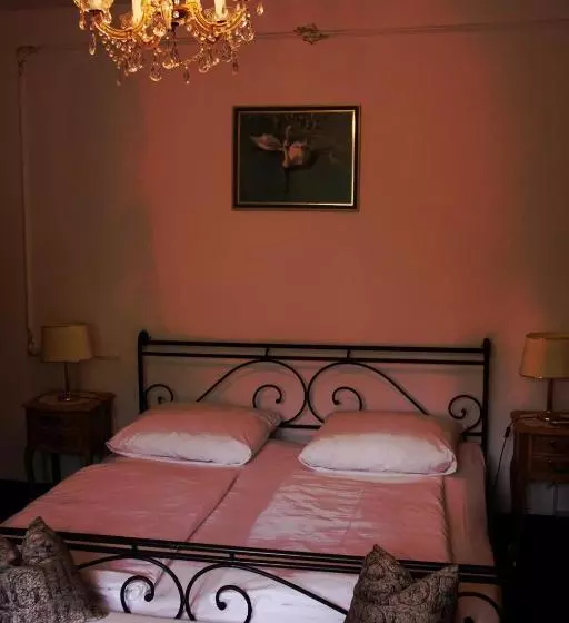 Hostel 2962