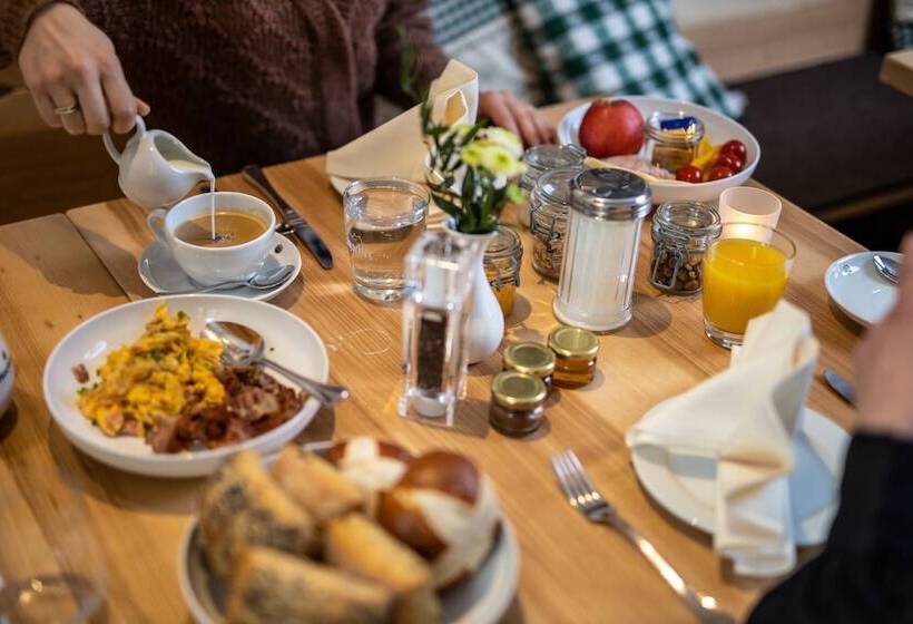 בית מלון כפרי & Restaurant Zum Reussenstein