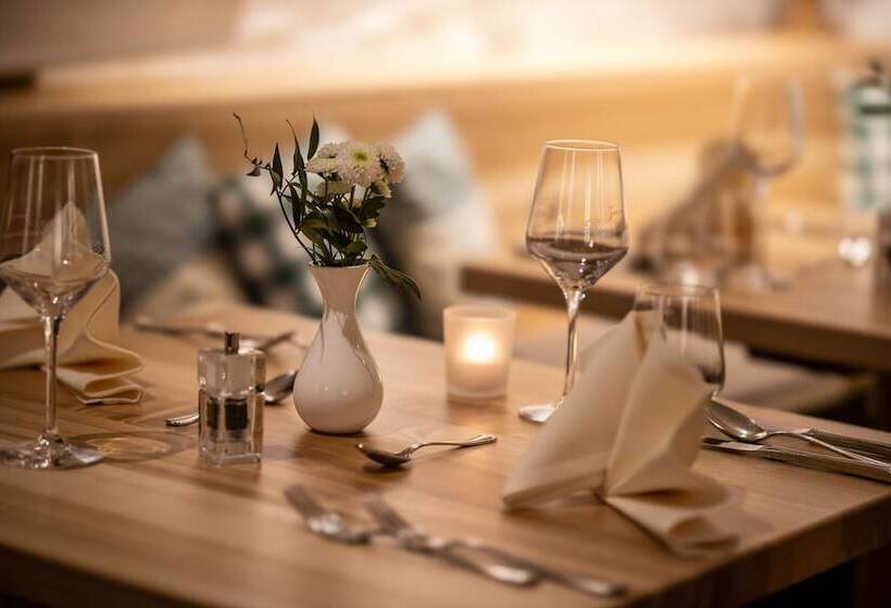 בית מלון כפרי & Restaurant Zum Reussenstein