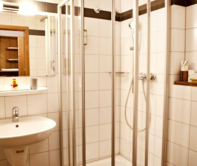 בית מלון כפרי & Restaurant Zum Reussenstein