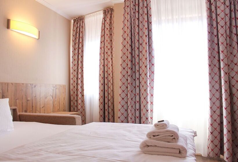 בית מלון כפרי & Restaurant Zum Reussenstein