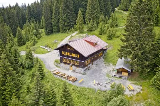 ホテル Wannenkopfhütte