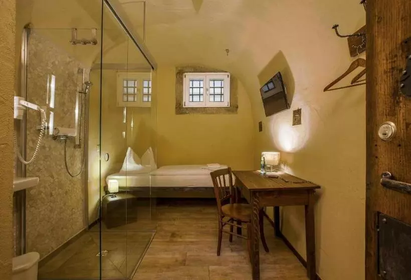 Knast Hotel Fronfeste