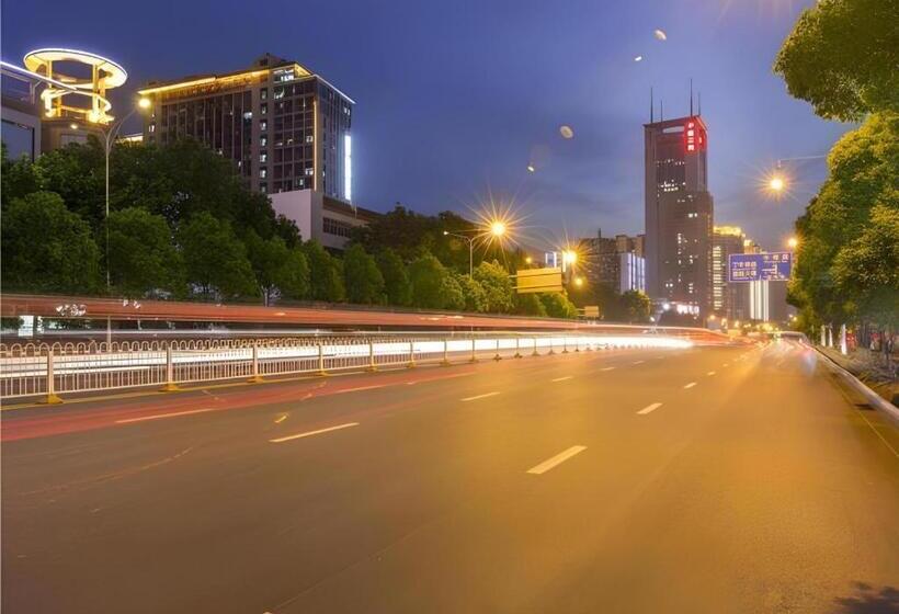 酒店 City Comfort Inn Wuhan Dream Times Baotong Temple Metro Station