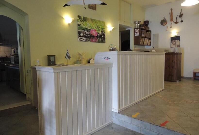 فندق Filoxenia By Grispos Villas