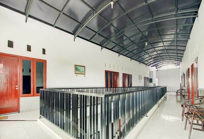 Hotel Super Capital O 90151 Guest House 180