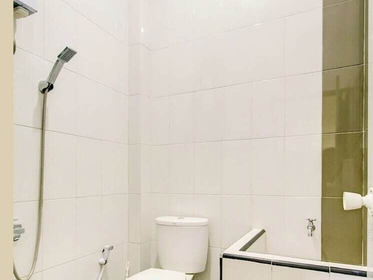 Hotel Super Capital O 90151 Guest House 180