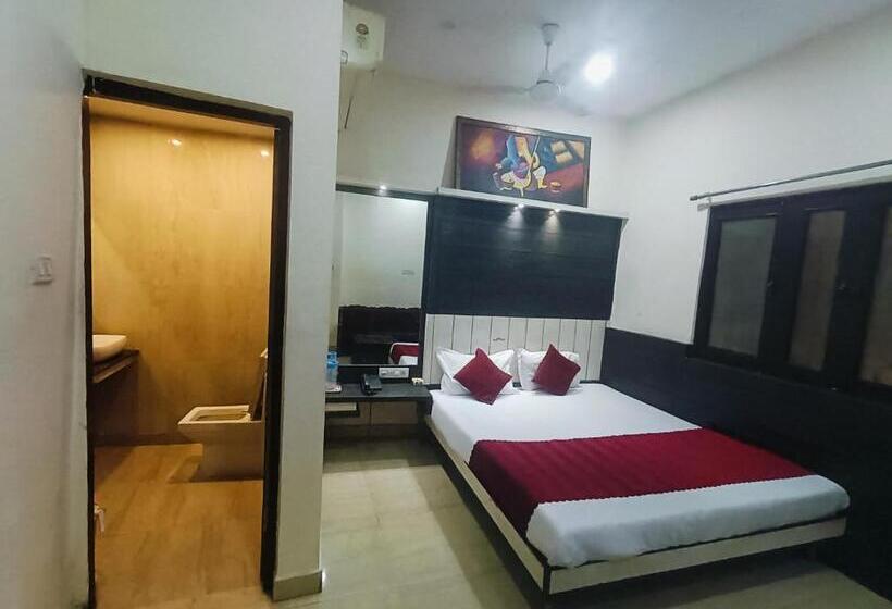 Hotel Hare Krishna Main Bazar