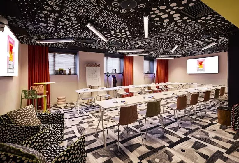 ホテル Mama Shelter Paris La Défense