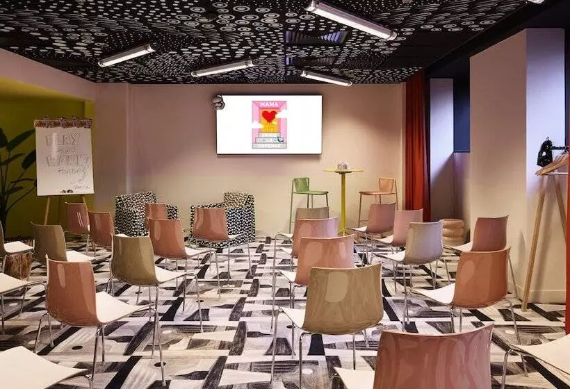 ホテル Mama Shelter Paris La Défense