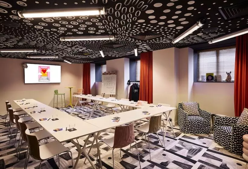 ホテル Mama Shelter Paris La Défense