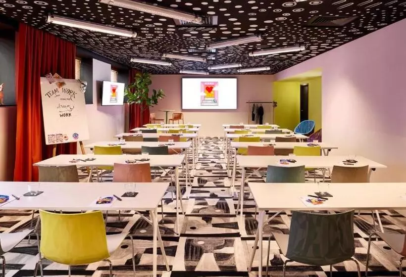 ホテル Mama Shelter Paris La Défense