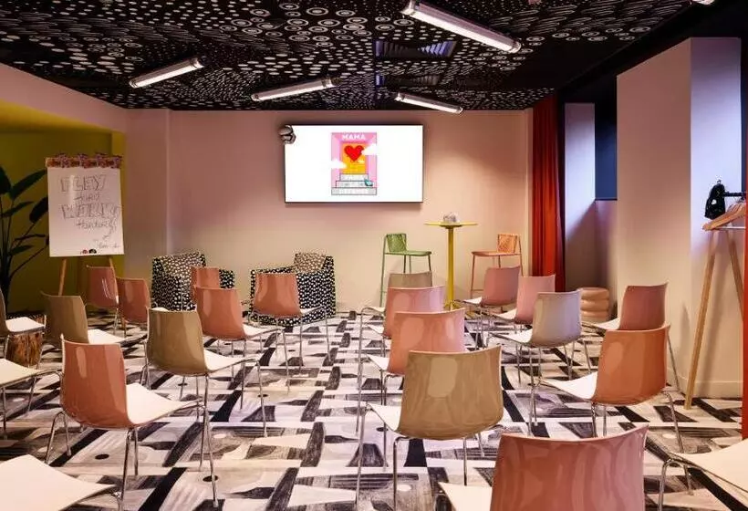 ホテル Mama Shelter Paris La Défense