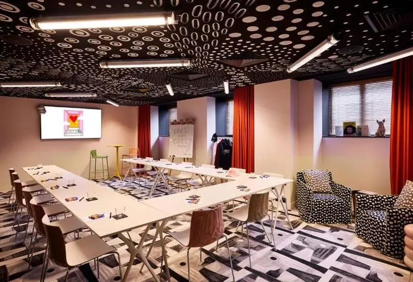 ホテル Mama Shelter Paris La Défense